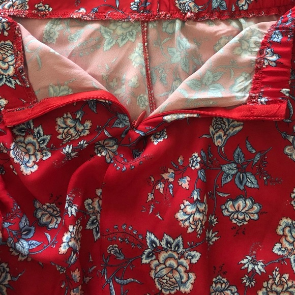 Max Studio women’s skirt. NWT. Great red color. Great adjustable ruching. - Picture 5 of 6